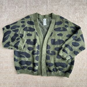 Sadie & Sage Cheetah Print Cardigan Sweater Green Women's M Cozy Soft Oversized